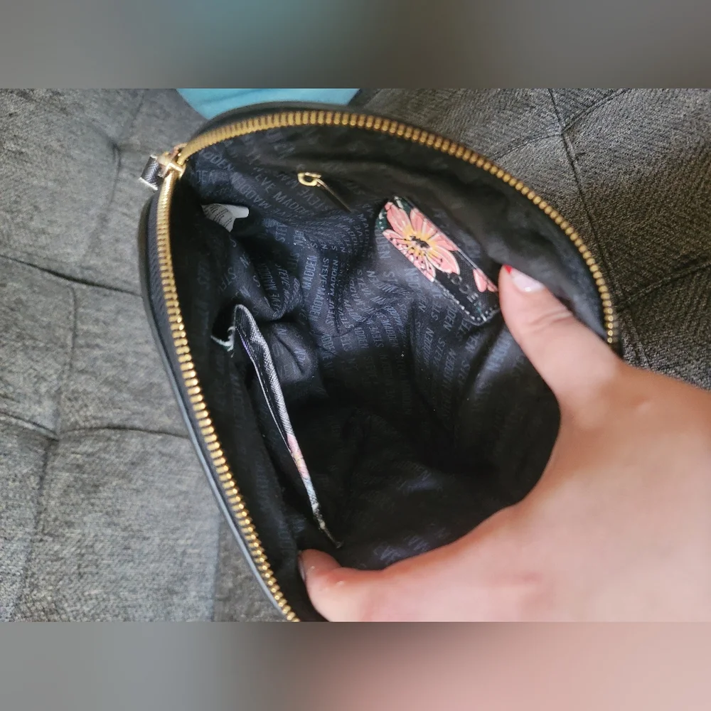 Steve Madden Floral Crossbody - Picture 10 of 10